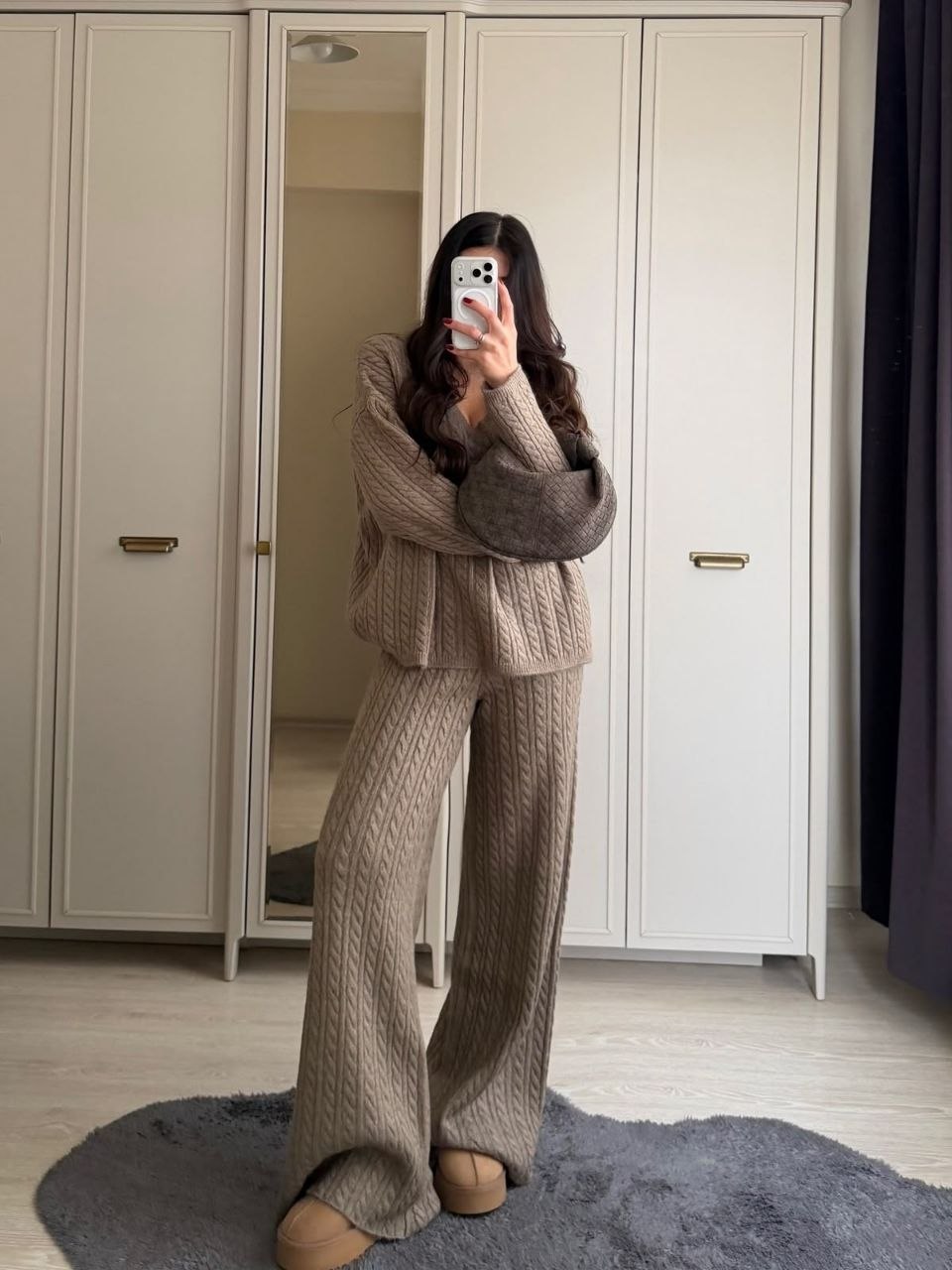 Sublimez Votre Style Cet Hiver avec l’Ensemble Torsadé Premium