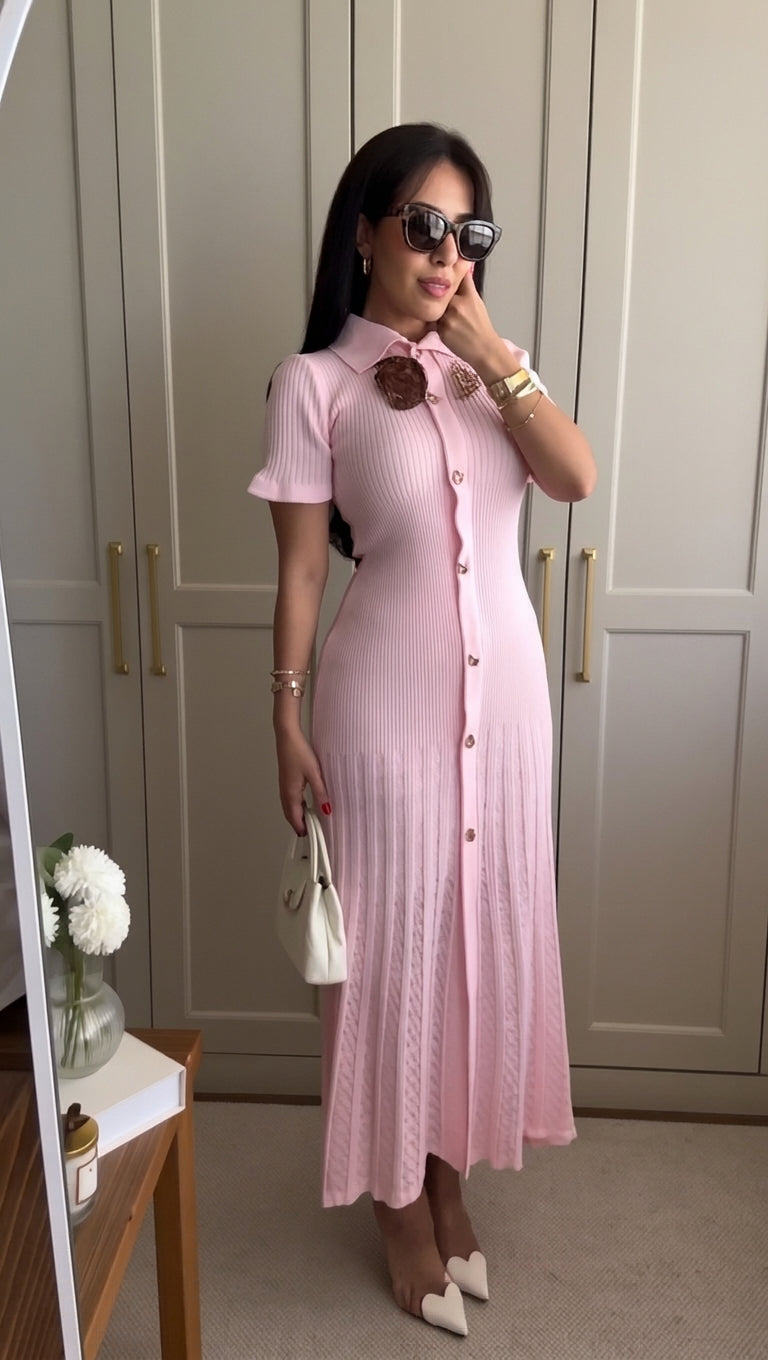 La Robe Sandra : Le Must-Have "Class & Chic" de la Saison