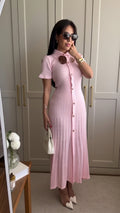 La Robe Sandra : Le Must-Have "Class & Chic" de la Saison