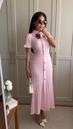 La Robe Sandra : Le Must-Have "Class & Chic" de la Saison
